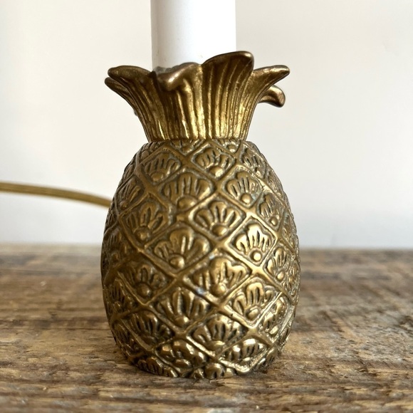 Brass pineapple small table lamp - Picture 3 of 5
